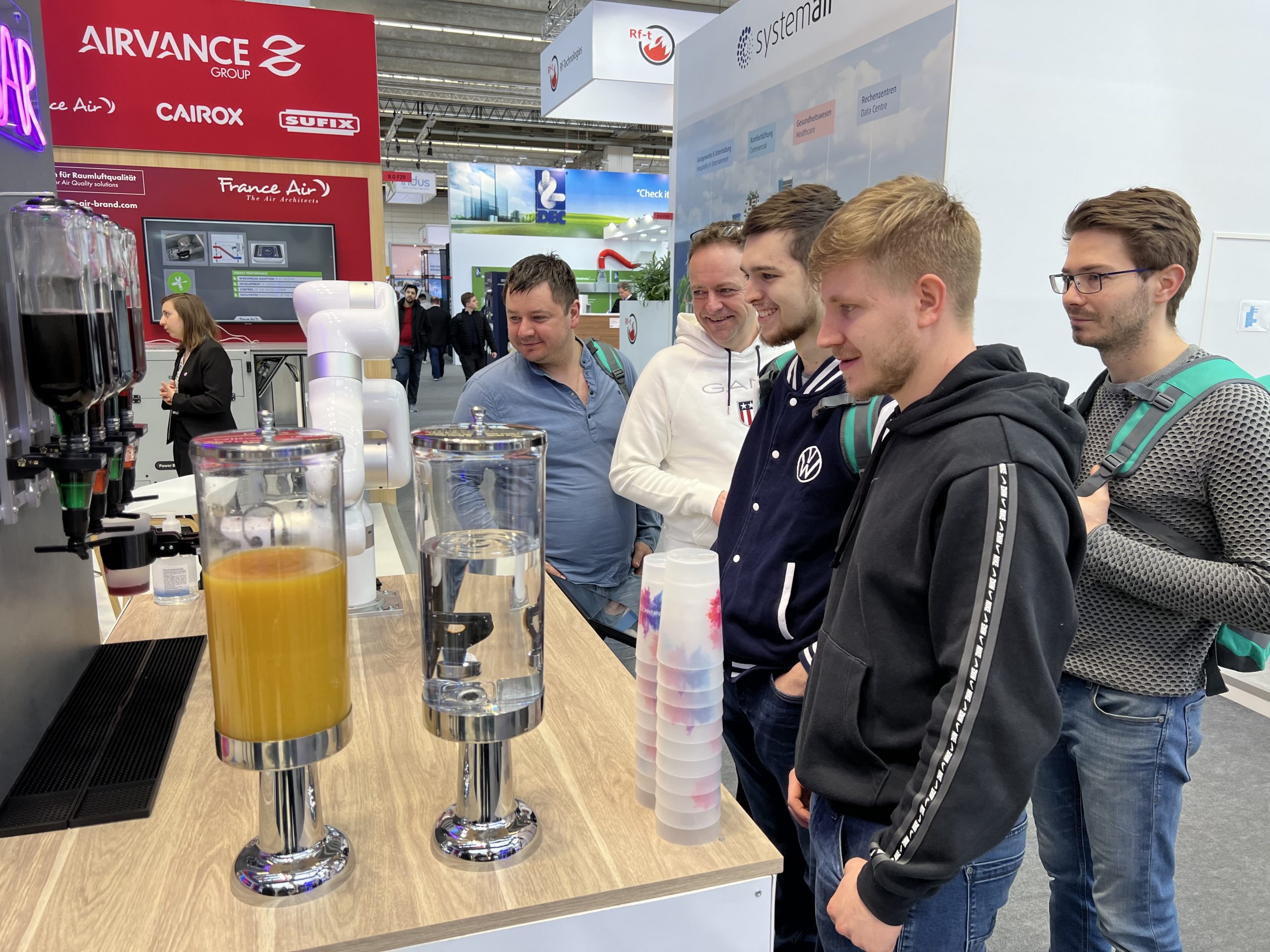 Rendez vos séminaires mémorables en faisant appel à nos robots à cocktails d'avant-garde.