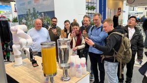 Faites de votre soirée une expérience à part entière grâce à notre service de location de robots à cocktails.