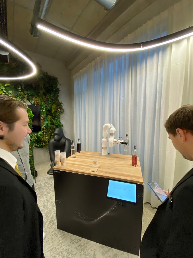 Des robots à cocktails sophistiqués pour animer vos événements avec élégance