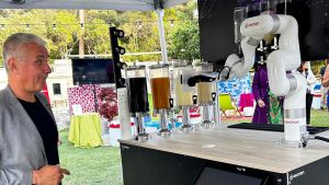 Faites de votre soirée une expérience à part entière grâce à notre service de location de robots à cocktails.